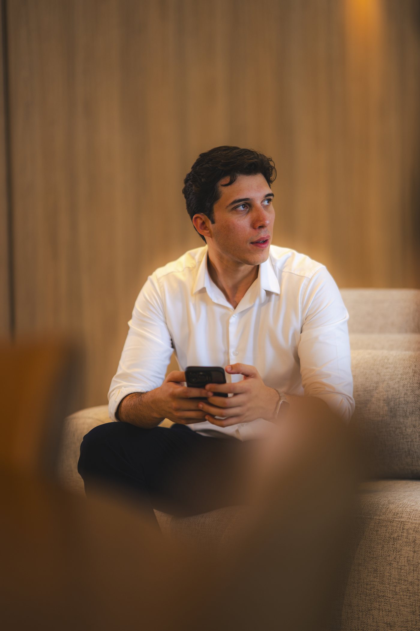 Gabriel Simões respondendo mensagens de clientes